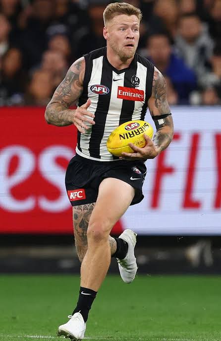 CONGRATULATIONS TO DARCY MOORE AND DEE SALMIN — THE COLLINGLEWOOD CAPTAIN AND HIS PARTNER CELEBRATE AND ANTICIPATE THE ARRIVAL OF THEIR FIRST CHILD!